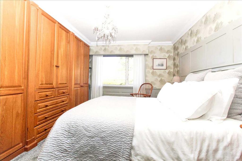 Bedroom ( rear )