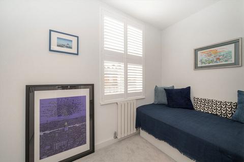 15 Radnor Gardens, Twickenham, TW1 4NA