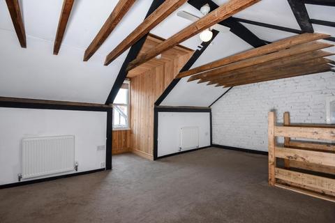 2 bedroom flat to rent, Reading Road,  Henley,  RG9