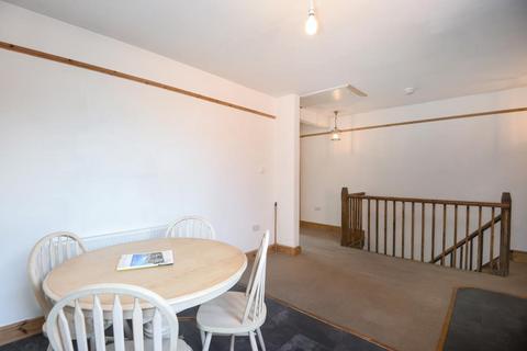 2 bedroom flat to rent, Reading Road,  Henley,  RG9