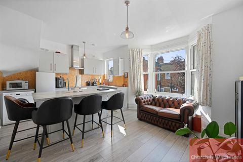 4 bedroom flat for sale, West Ella Road, London, NW10