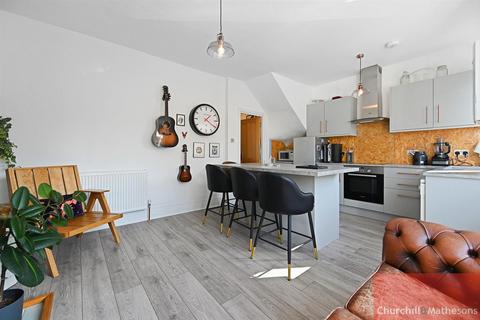 4 bedroom flat for sale, West Ella Road, London, NW10
