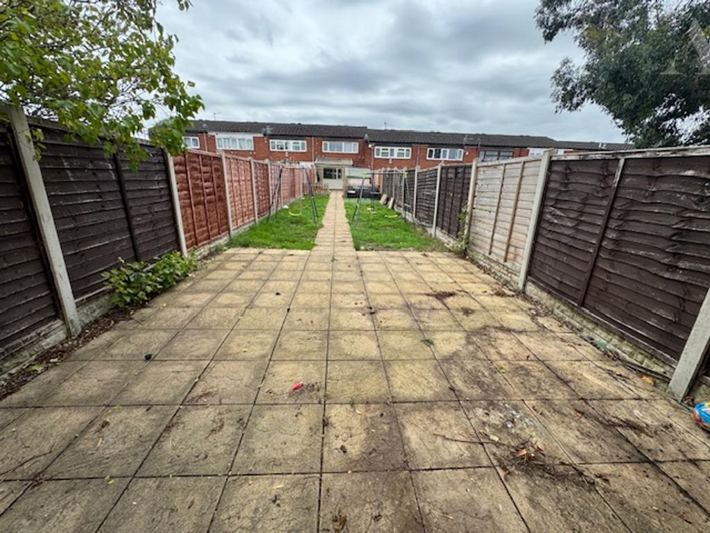 120 St Giles Road Rear Garden x 3.jpeg
