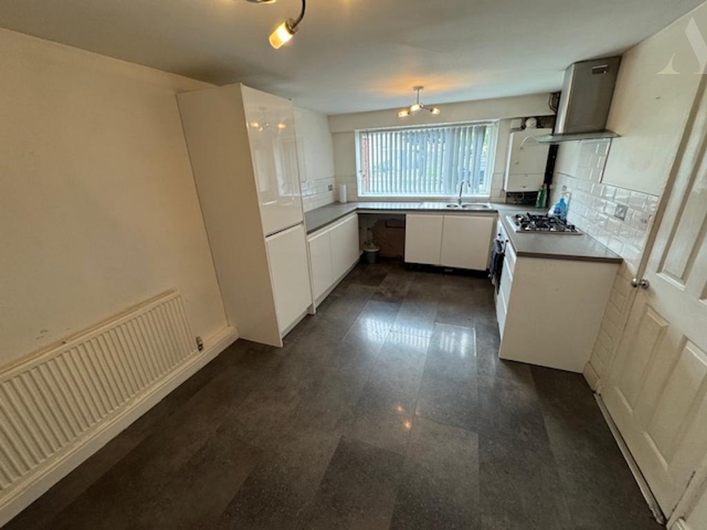 120 St Giles Road Kitchen x 3.jpeg