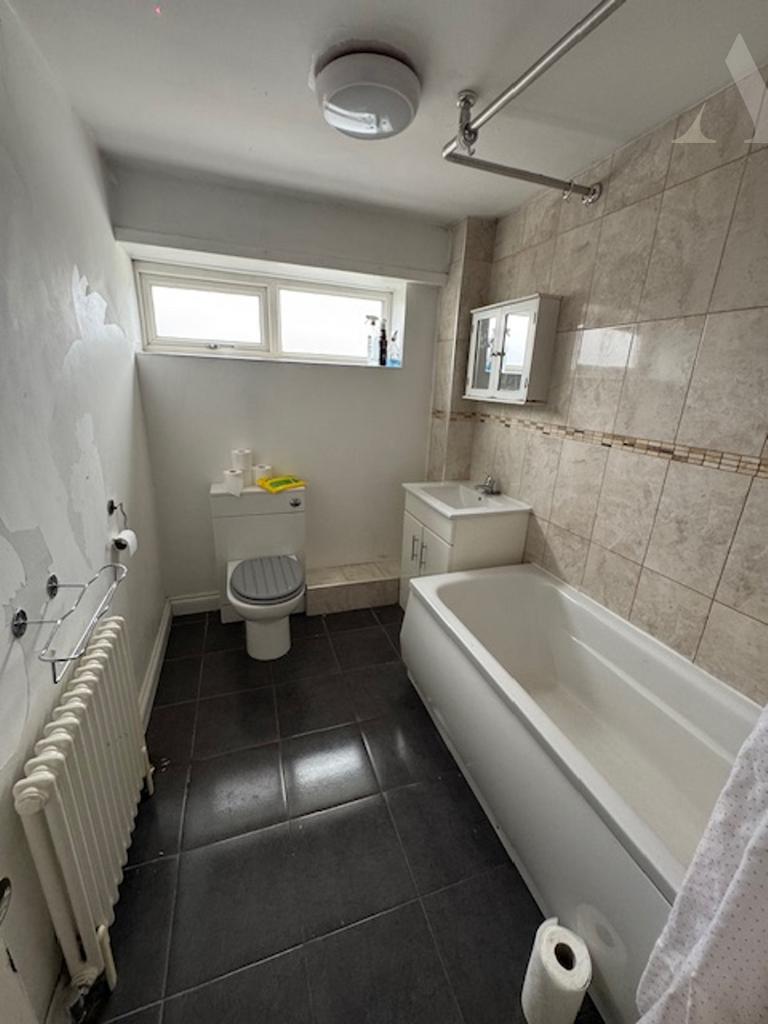 120 St Giles Road Bathroom.jpeg
