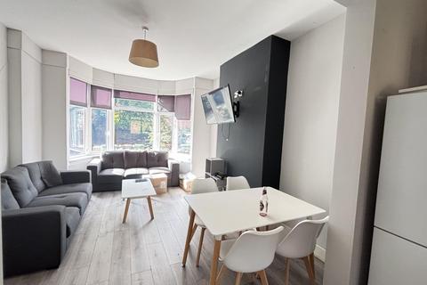7 bedroom house to rent, St Michaels Crescent, Leeds