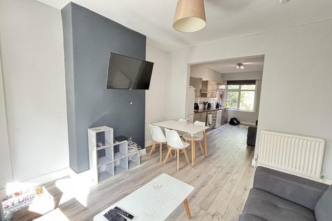 7 bedroom house to rent, St Michaels Crescent, Leeds
