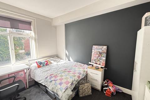 7 bedroom house to rent, St Michaels Crescent, Leeds