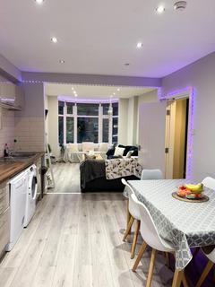 7 bedroom house to rent, St Michaels Crescent, Leeds
