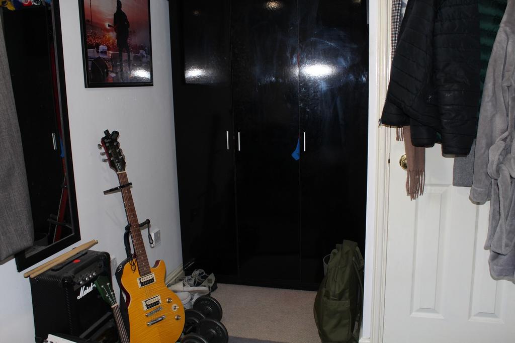 Bedroom 2 Picture 2