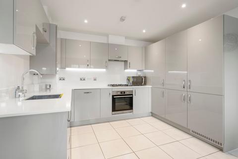 7 River Walk, Fetcham, Leatherhead, KT22 9FF