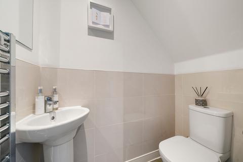 7 River Walk, Fetcham, Leatherhead, KT22 9FF