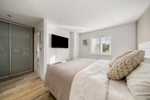 7 River Walk, Fetcham, Leatherhead, KT22 9FF