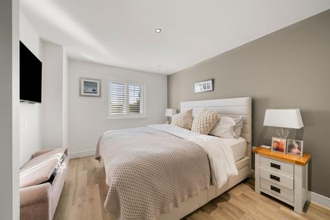 7 River Walk, Fetcham, Leatherhead, KT22 9FF