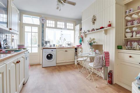 undefined, London Road, Leigh-On-Sea SS9