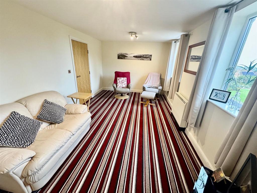 Lounge 3.jpg