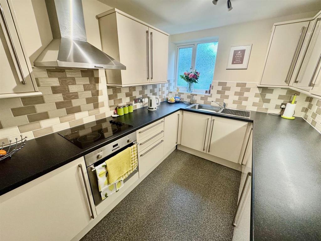 Kitchen 2.jpg