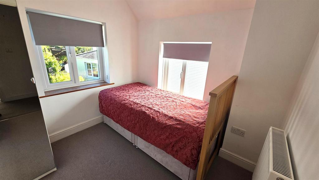 Bedroom 1.jpg