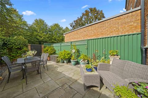 25 Dumbleton Close, Kingston Upon Thames, KT1 3ST