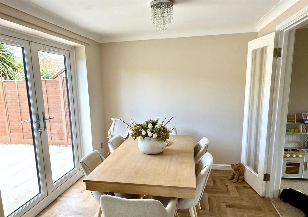 DINING AREA.jpg