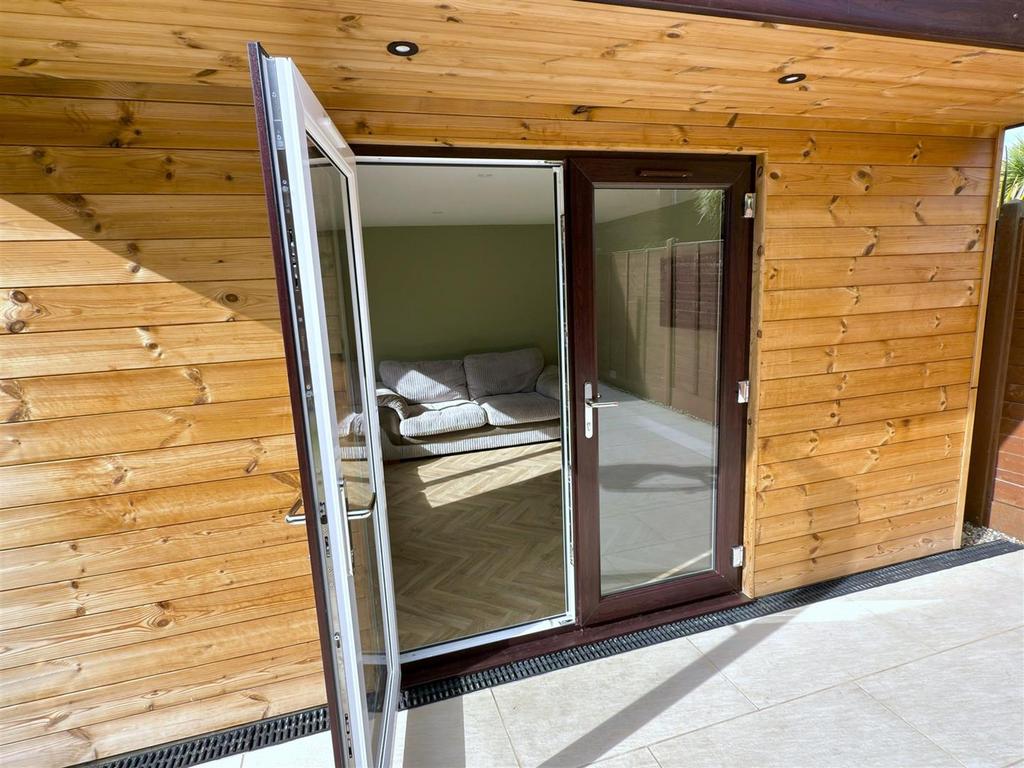 CABIN EXTERNAL.jpg
