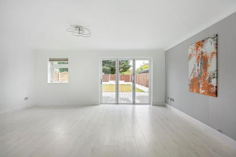 22 Aintree Close, Gravesend, DA12 5AS