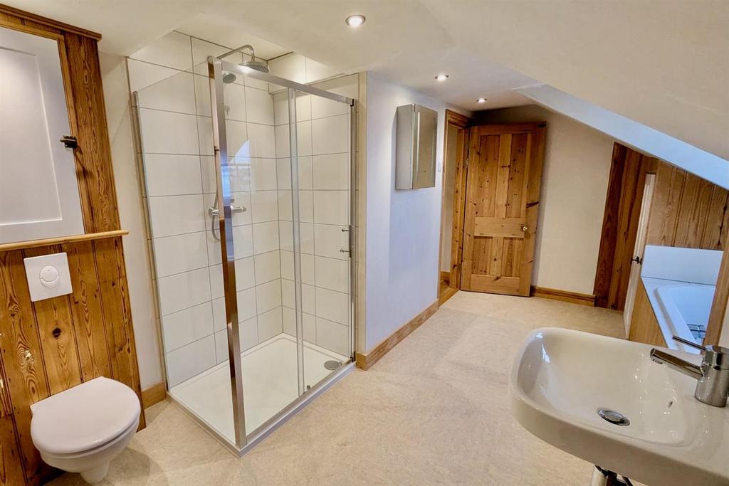 Luxuriant Bathroom.jpeg