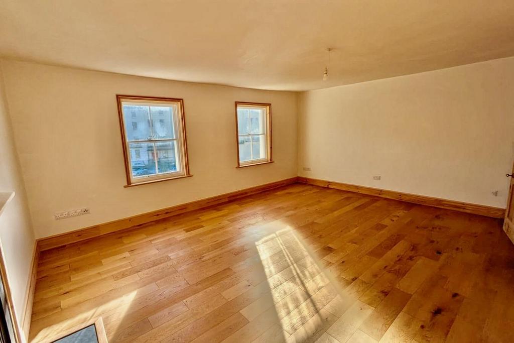 Stunning Living Room.jpeg