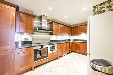 2 bedroom apartment to rent, Temple House, London EC4Y