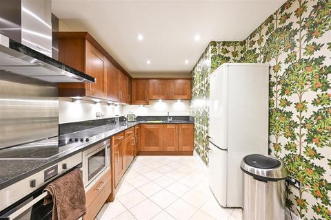 2 bedroom apartment to rent, Temple House, London EC4Y