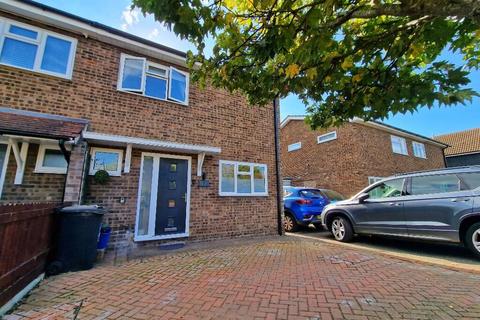 11 Arcadia Road, Burnham-on-crouch, CM0 8EF