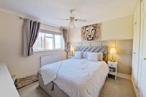 11 Arcadia Road, Burnham-on-crouch, CM0 8EF