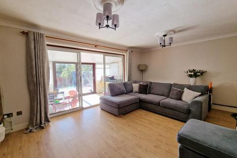 11 Arcadia Road, Burnham-on-crouch, CM0 8EF