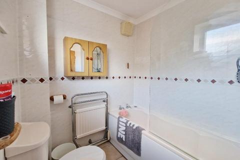 11 Arcadia Road, Burnham-on-crouch, CM0 8EF