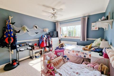 11 Arcadia Road, Burnham-on-crouch, CM0 8EF