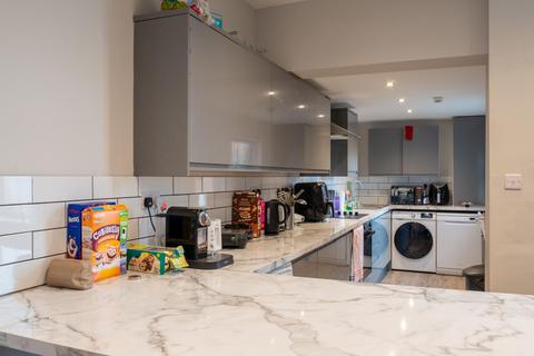 6 bedroom house to rent, Regent Terrace, Leeds