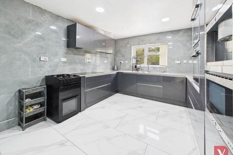 undefined, Elmwood Crescent, Luton LU2