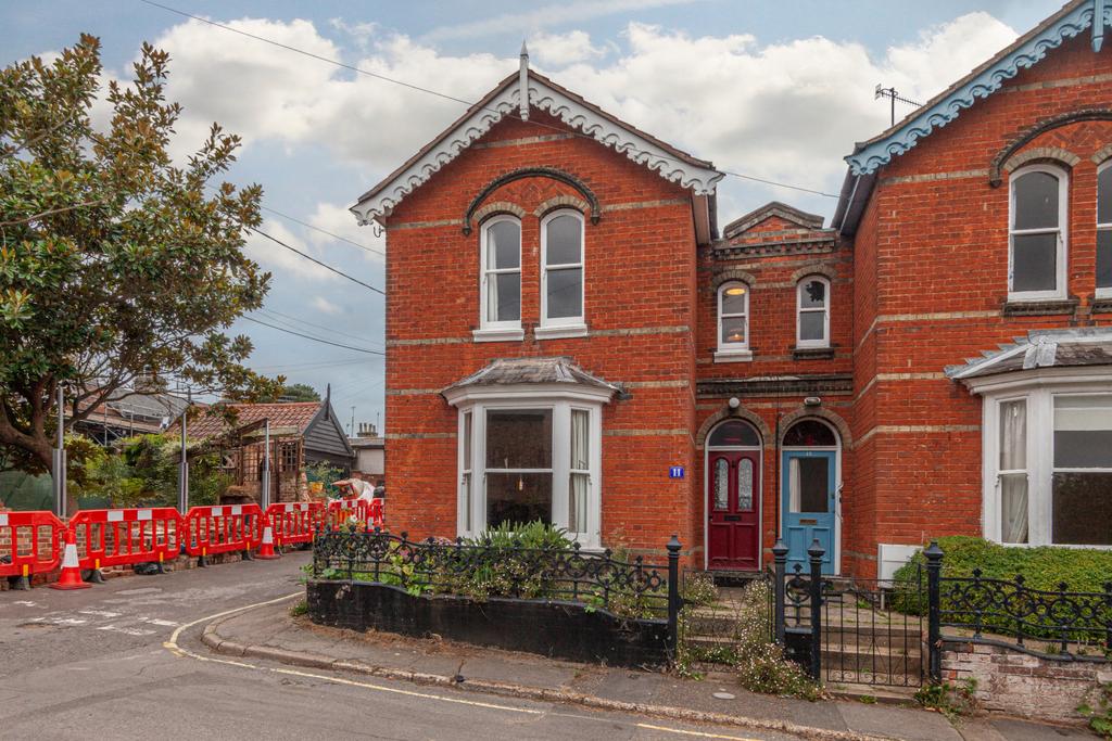 3 bed semi-detached house for sale St. Johns Hill