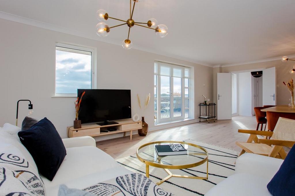 13 Yarlington Court-LR-39.jpg