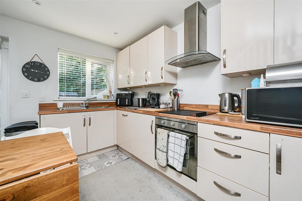 5 CLARENCE GARDENS - TN402 FJ - PHOTOS (17).jpg