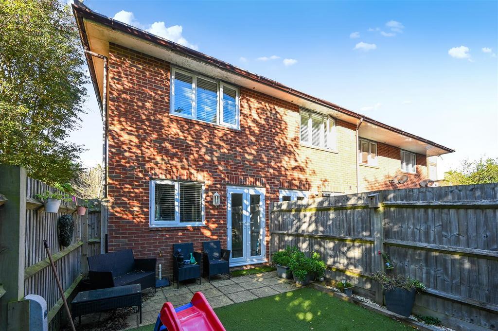5 CLARENCE GARDENS - TN402 FJ - PHOTOS (4).jpg