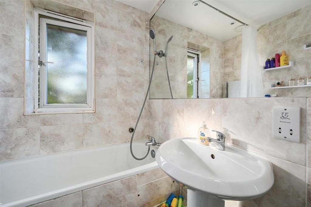 5 CLARENCE GARDENS - TN402 FJ - PHOTOS (10).jpg