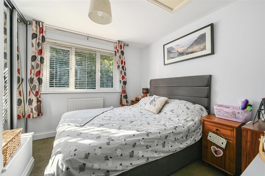 5 CLARENCE GARDENS - TN402 FJ - PHOTOS (11).jpg