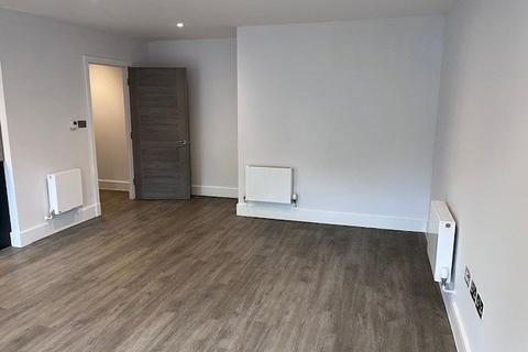 3 bedroom flat to rent, Holden Road, Woodside Park N12