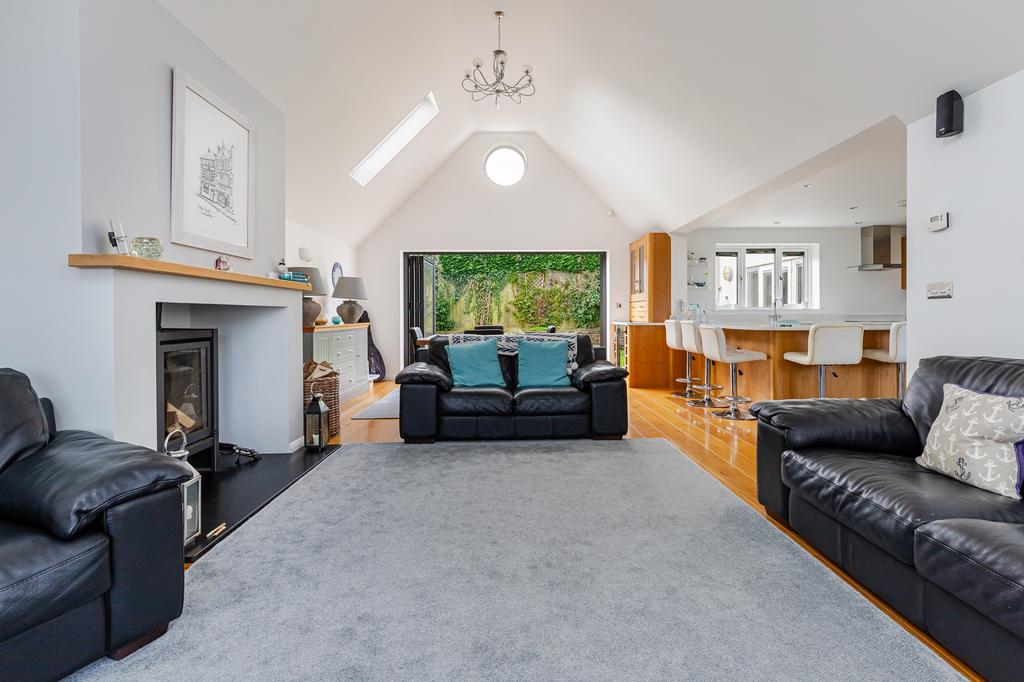 15 Open Plan To Back Garden 25 Start Bay Park Stre