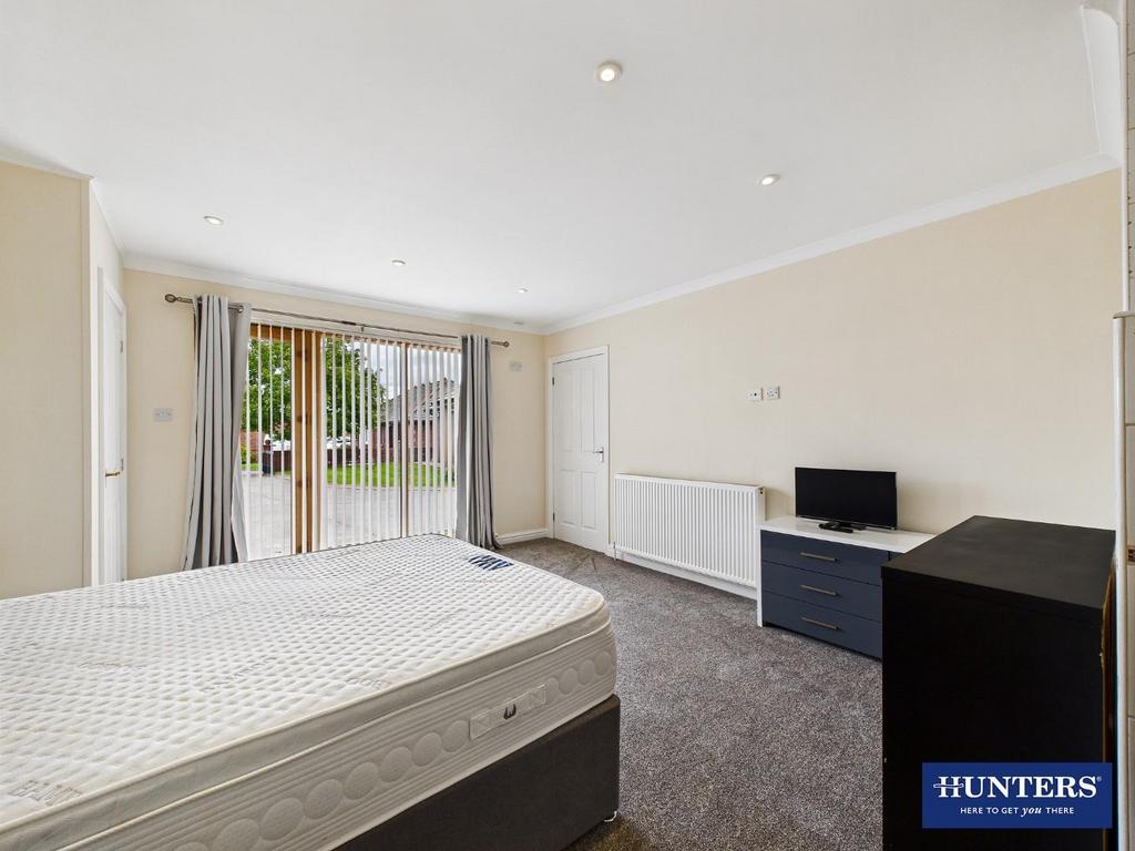 Master Bedroom & Open En-Suite