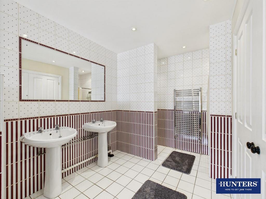 Master Bedroom & Open En-Suite