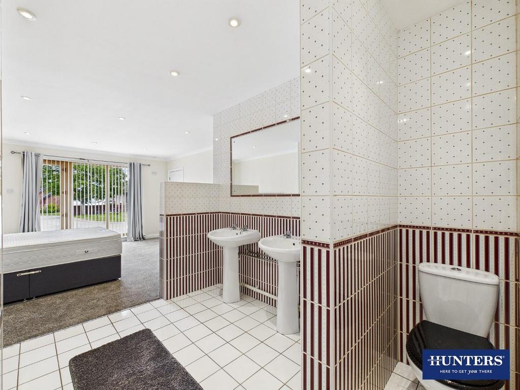 Master Bedroom & Open En-Suite