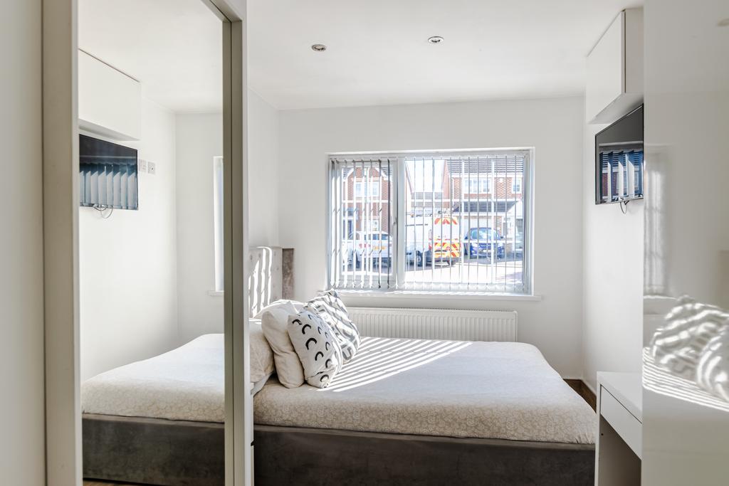 Bedroom1b