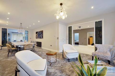 24 Downage, London, NW4 1AH